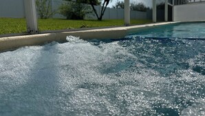 A pool with water splashing, surrounded by a white fence and greenery. - Recently renovated 5BR/4BA villa with private pool&spa located in Hampton Lakes. (Davenport)