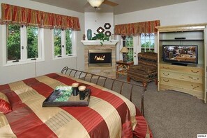 3 bedrooms, iron/ironing board, travel cot, WiFi - Amazing View on the top of Ski Mountain -  3 King Suites - Game Room (Gatlinburg)