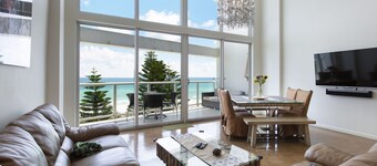 Beautiful Townhouse with Beachfront Access to Boardwalk to Miami South Beach.