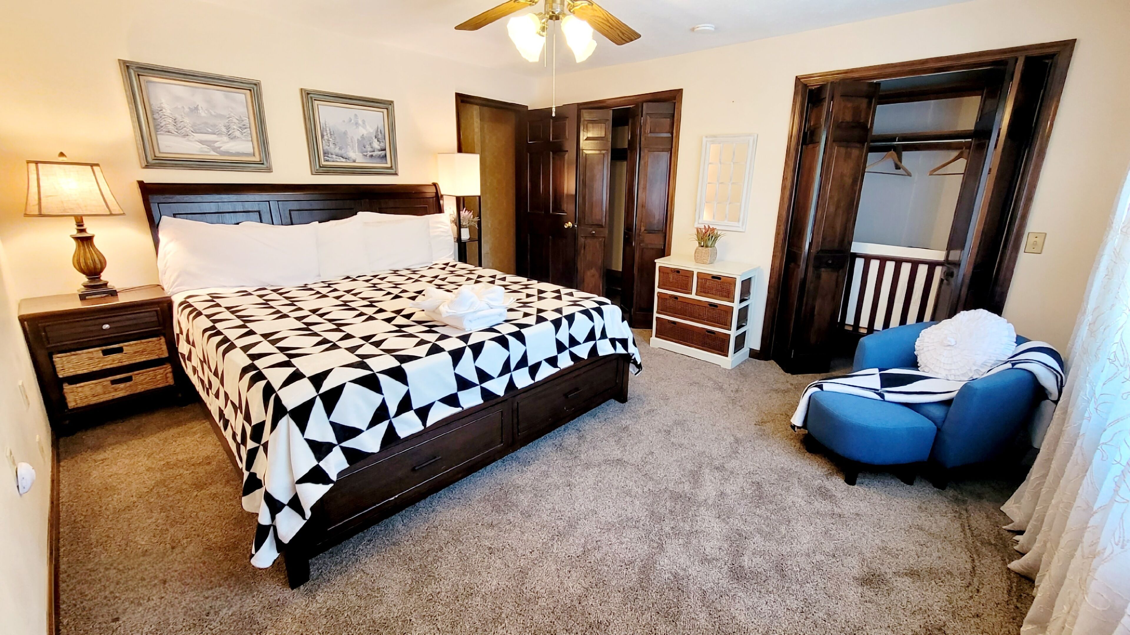 4 bedrooms, desk, iron/ironing board, WiFi
