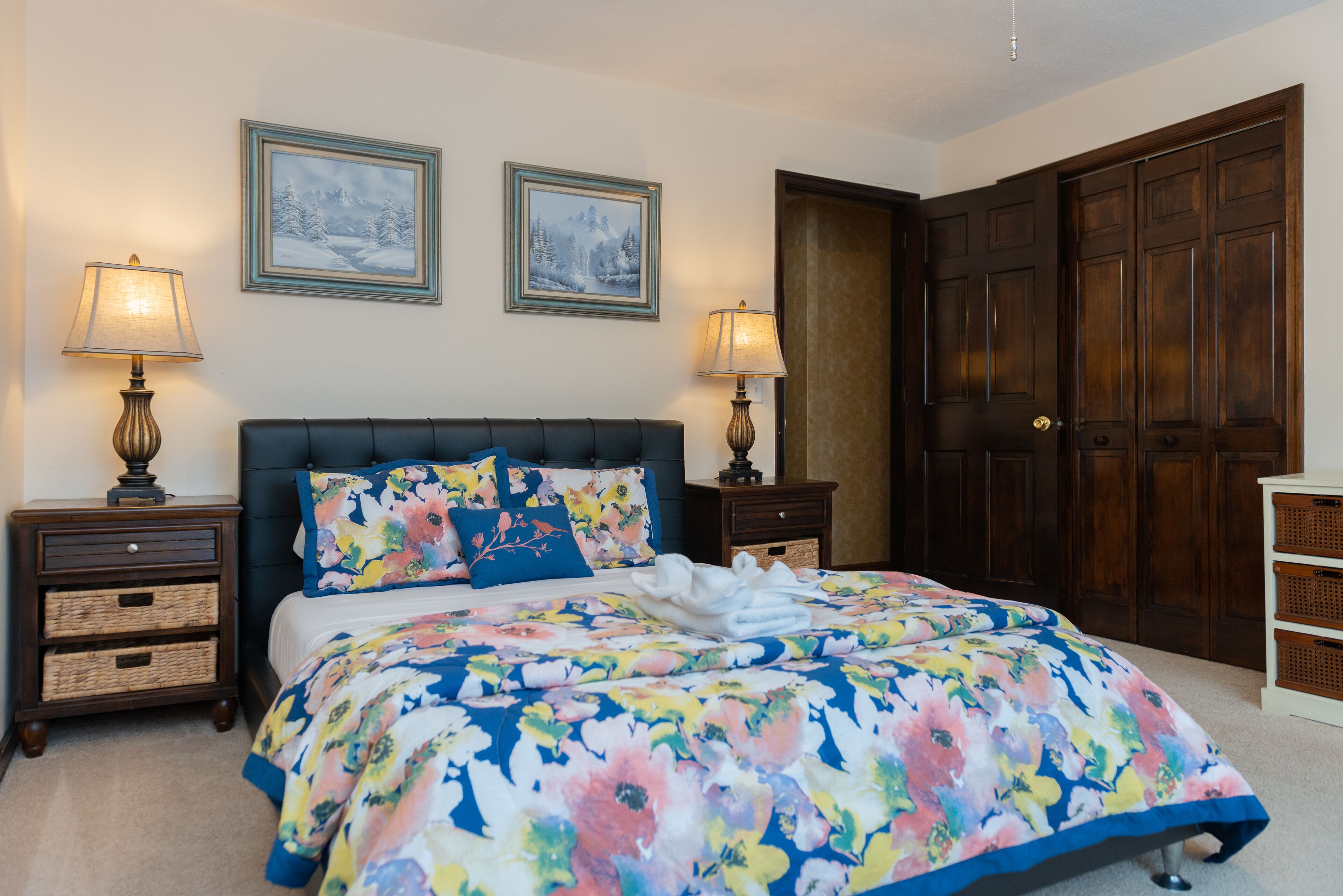 4 bedrooms, desk, iron/ironing board, WiFi