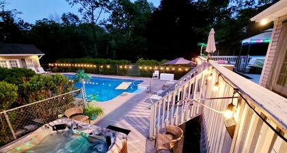 Spacious Family Retreat on 7.5 Private Acres Sleeps 10+ Pool/Hot Tub/Sauna/GR