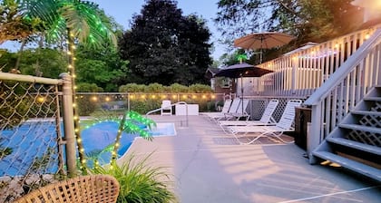 Privathaus, Inground Pool mit Whirlpool und Spielzimmer, 5 Minuten. zu Shawnee, Berg!