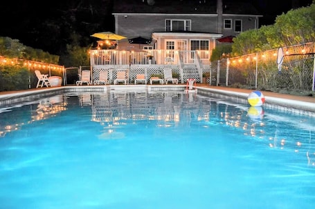 Una piscina climatizada. Spacious Family Retreat on 7.5 Private Acres Sleeps 10+ Pool/Hot Tub/Sauna/GR