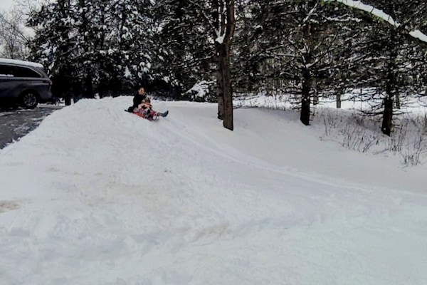 ❄️ Sleigh Rides Right Here on the Property - sleigh provided