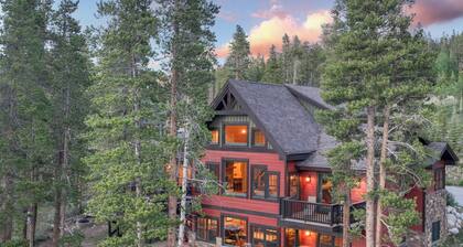 Baldy Ridge Chalet: Beat the Heat! Pup Friendly, Hot Tub, Game Room & Views