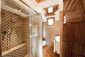Dusche, Haartrockner, Bidet, Handtücher