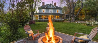 Twin Maples Farmhouse-Walk to Dining, Shops & Pubs