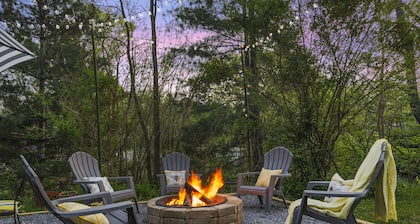 Twin Maples Farmhouse-Walk to Dining, Shops & Pubs