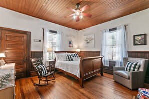 4 bedrooms, iron/ironing board, free WiFi, bed sheets - Twin Maples Farmhouse-Walk to Dining, Shops & Pubs (Waynesville)