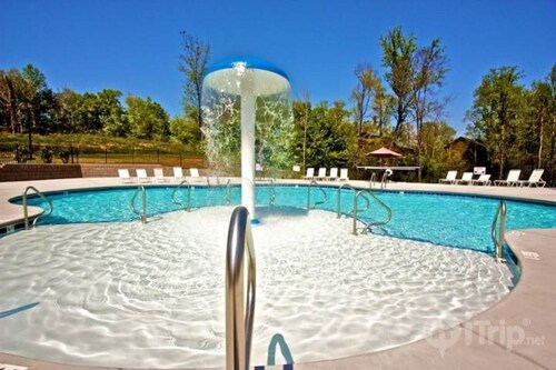 Lux Condo, In/Out Pool, 50% off Ziplines, Near Dollywood, Ripken & Leconte