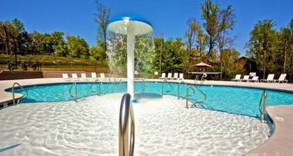 Lux Condo, In/Out Pool, 50% off Ziplines, Near Dollywood, Ripken & Leconte