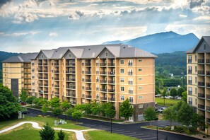 Exterior - Lux Condo, 2 KING Suites, Indoor/Outdoor Pool, Near Dollywood, Ripken & Leconte (Pigeon Forge)