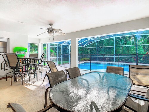 ALWAYS FREE POOL HEAT - 2 KINGS, Games room! 5 smart TV’s - S/Steel appliances