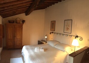 3 bedrooms, desk, iron/ironing board, travel cot - Enchanting Private Villa in Chianti Rolling Hills:Free WiFi,AC,Garden,Pool,View! (San Gusme)