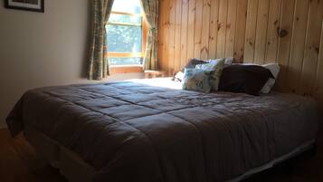 2 bedrooms, iron/ironing board, WiFi (free), bed sheets