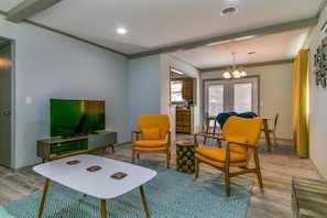 Smart TV, chimenea, Netflix, Hulu