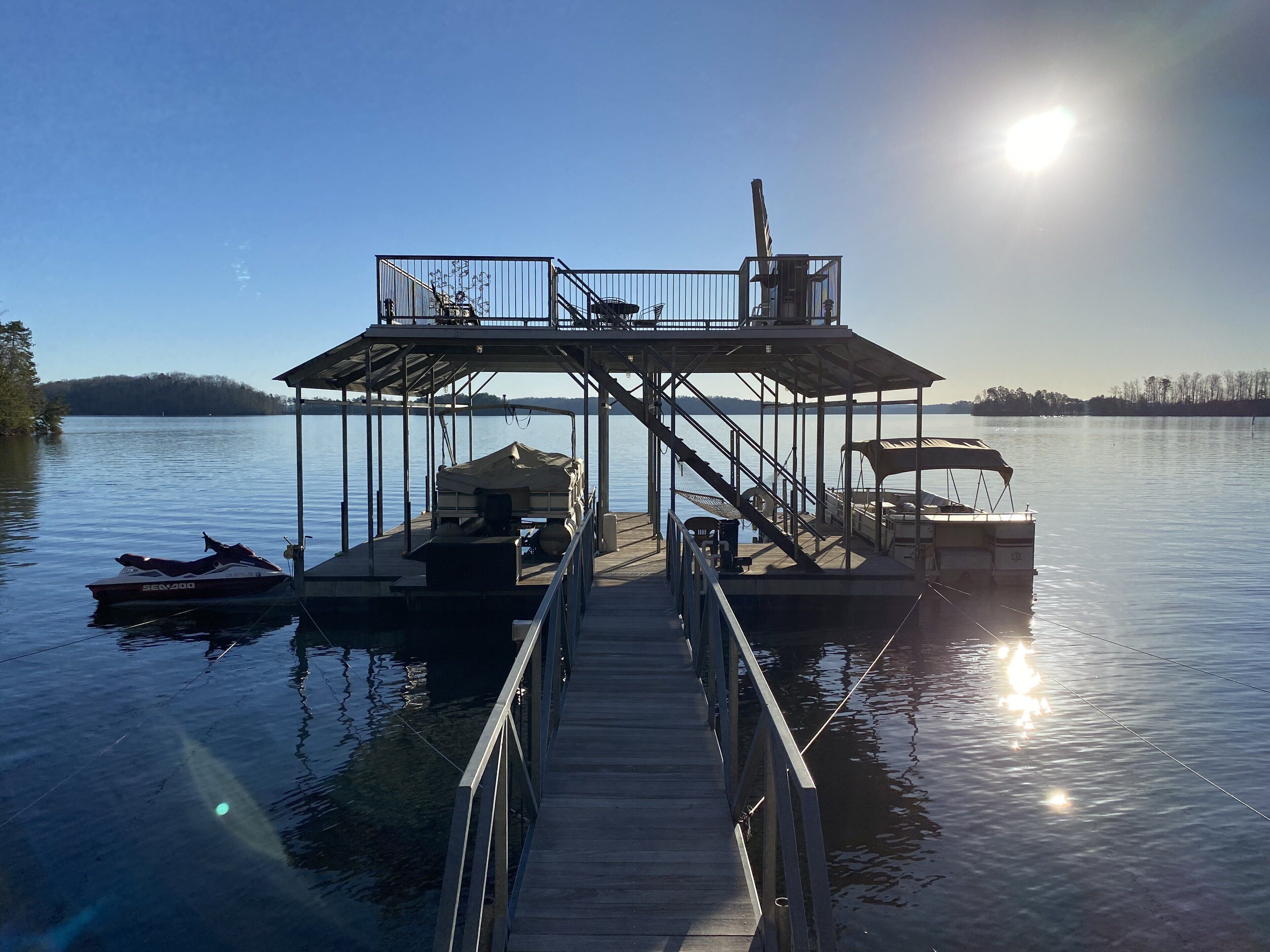 Waterfront lake home on Lake Lanier / double slip Private Dock #staycation