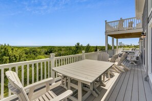 Outdoor dining - Direct Beach Access, Ocean & Beach Views, Beautiful Property, Walkable Location (Brigantine)