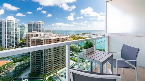 A balcony with a view of a marina and high-rise buildings. - City&Ocean View Balcony. Pool & Hottub. Fast Wi-Fi (Miami)