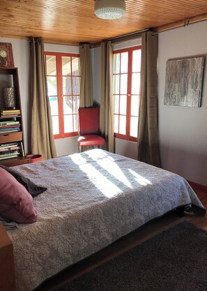 2 slaapkamers, een strijkplank/strijkijzer, gratis wifi, beddengoed