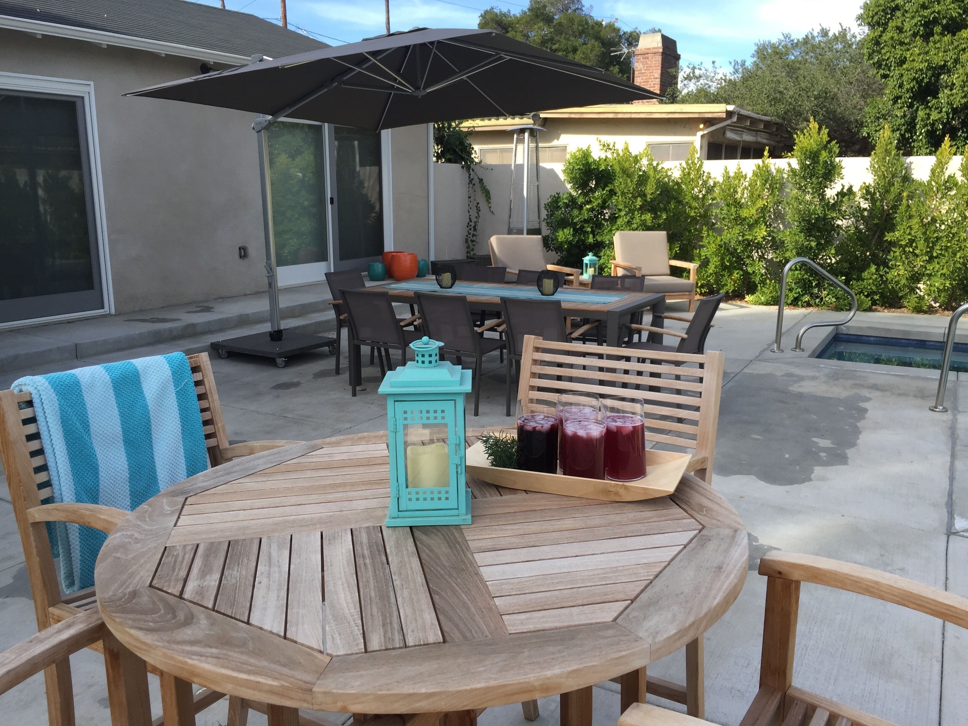 More dining poolside