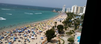 Rooftop, private garden penthouse, 2 beach view Bedrooms, free parking, WIFI