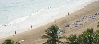 Rooftop, private garden penthouse, 2 beach view Bedrooms, free parking, WIFI