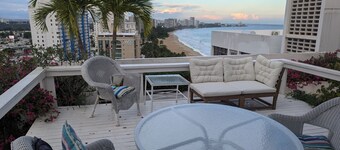 Rooftop, private garden penthouse, 2 beach view Bedrooms, free parking, WIFI