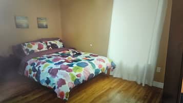 Fer et planche à repasser, accès à Internet, literie fournie