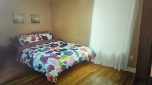 Iron/ironing board, Internet, bed sheets - One Bedroom Heritage Gem in Charlottetown Historic District (Charlottetown)