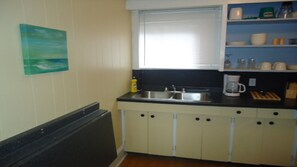 Micro-ondes, cafetière/bouilloire