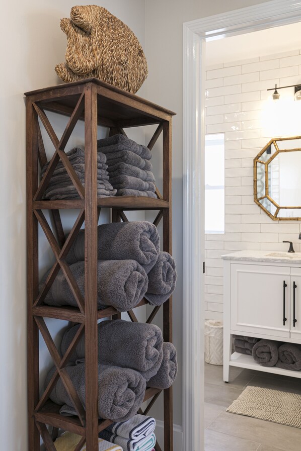 Interior - Upstairs so Sunny and Bright 2 Blocks to the Beach (Folly Beach)