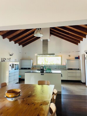 Fridge, microwave, oven, stovetop - VILLA VOLCANO- Rural peaceful Gem under the Volcano  (LAJARES)