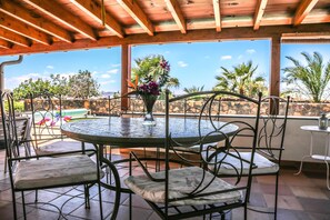 Outdoor dining - VILLA VOLCANO- Rural peaceful Gem under the Volcano  (LAJARES)