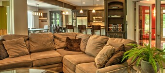 DISCOUNT LAST MINUTE Elk Mountain Estate Manor in beautiful PA-Groups and Events