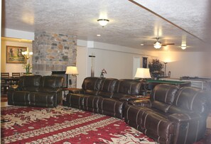 Smart TV, fireplace, DVD player, table football