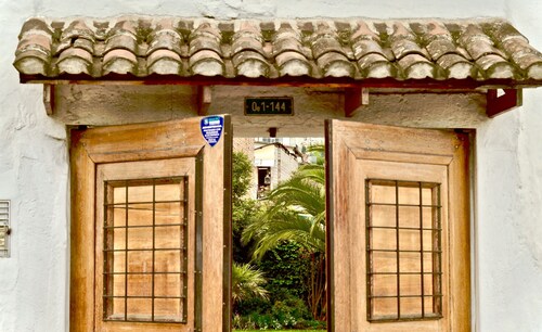 Suite Colibri with beautiful gardens in Historical Quito