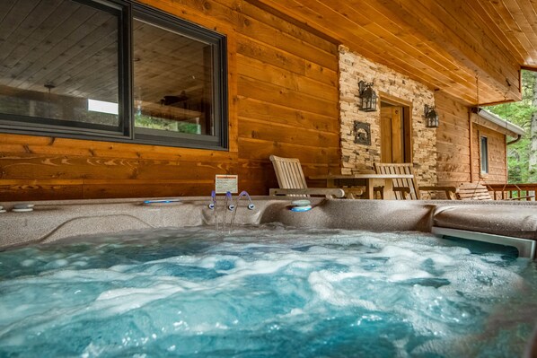 Outdoor spa tub