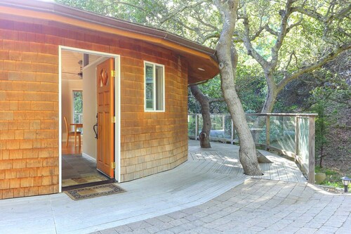 Beautiful, Secluded Bay View Cottage in the Trees