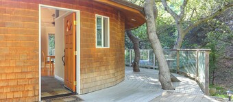 Beautiful, Secluded Bay View Cottage in the Trees