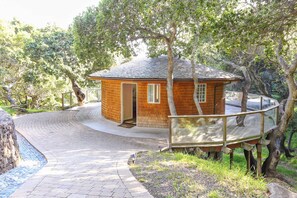 Exterior - Beautiful, Secluded Bay View Cottage in the Trees (San Rafael)