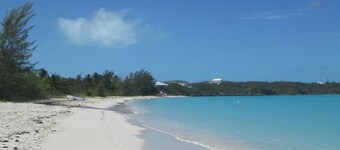 DIRECTLY on HOOPERS BAY BEACHFRONT CONDO 3bed/3Bath and STARLINK fast WIFI