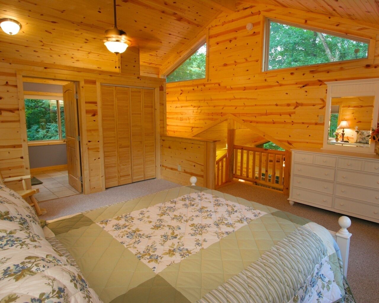 2 slaapkamers, een strijkplank/strijkijzer, gratis wifi, beddengoed