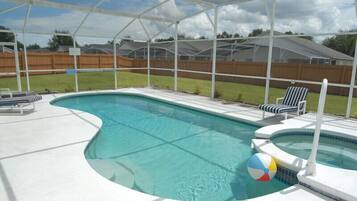 室外游泳池,恒温泳池