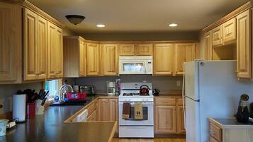 冰箱、微波炉、烤箱、炉灶