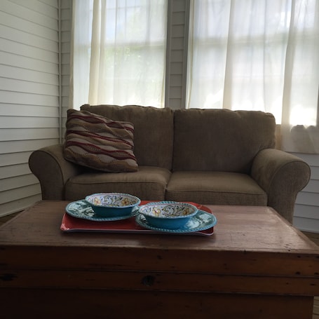 Smart TV. kimball upstairs: Private Elegant 2 Bedroom Close To Everything In The Valley