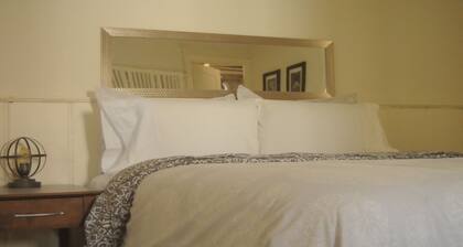 Cozy English Basement Guesthouse