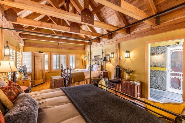 1 bedroom, desk, iron/ironing board, free WiFi - Beautiful & One-of-a-Kind Downtown Minturn Apartment. Minutes to Vail.  (Minturn)