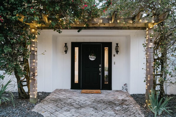 تفاصيل الفندق من الخارج